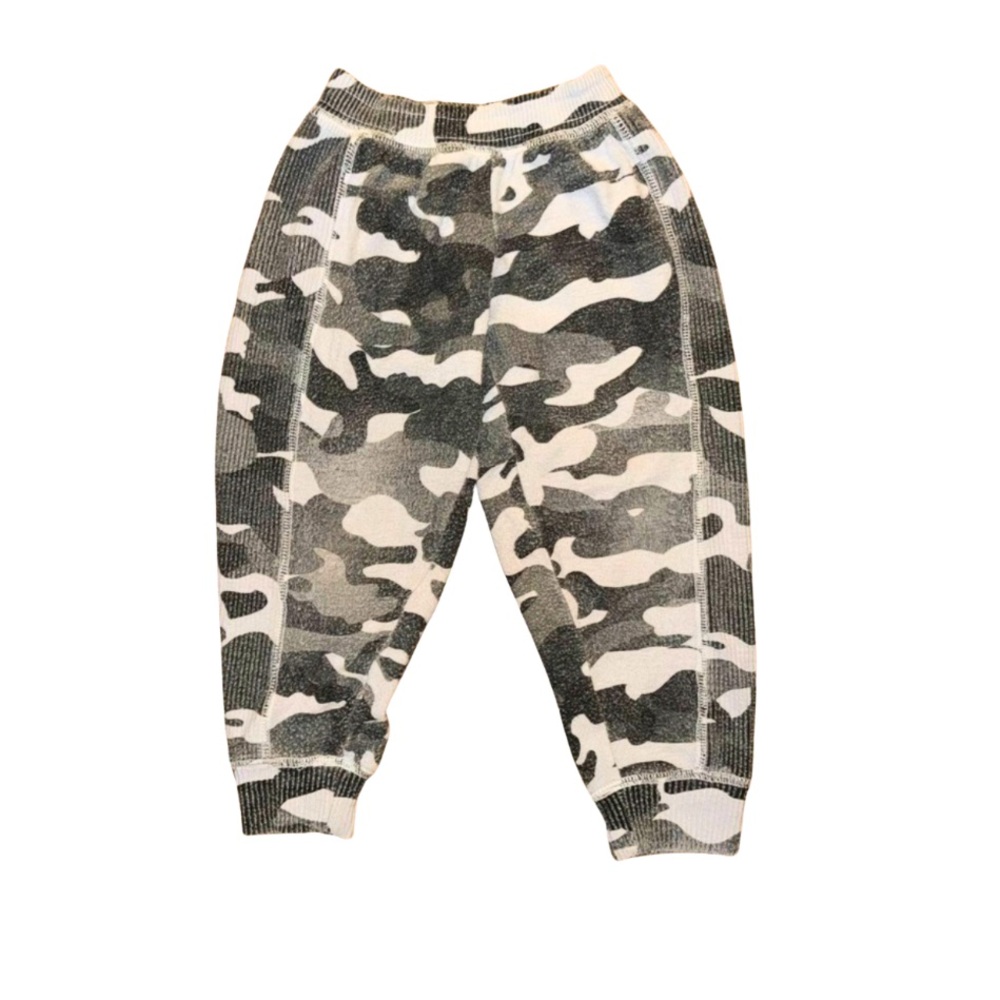 Chaser boys Black and grey camo joggers size 4 good condition
